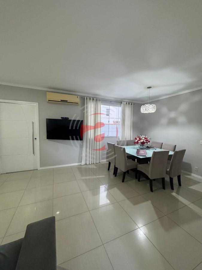 Casa com 3 Dormitórios à venda, 211 m² por R$ 1.150.000,00 Casa com 3 Dormitórios à venda, 211 m² por R$ 1.150.000,00